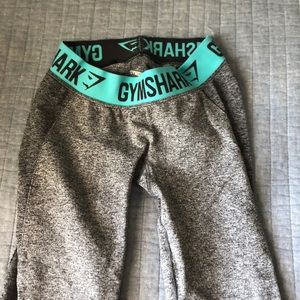 Gym shark leggings